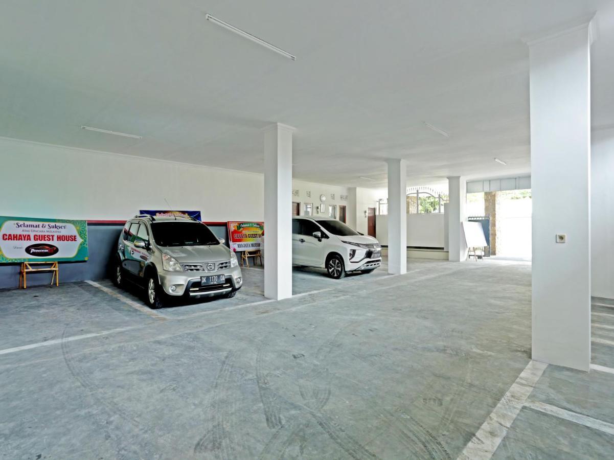 Oyo 90859 Cahaya Guest House Pesanggaran Exterior photo